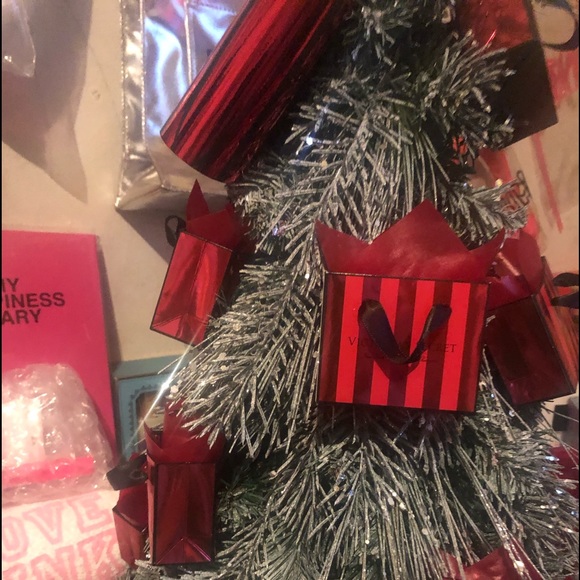 2019 Victory Secret Store Display Christmas Tree, - Picture 3 of 8